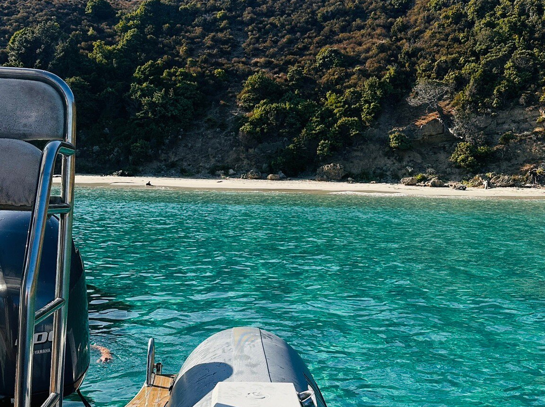 Balagne Aventures Corsica, promenades, excursions en bateau à Sant Ambroggio,en Balagne, en Corse-Lumio必去景点