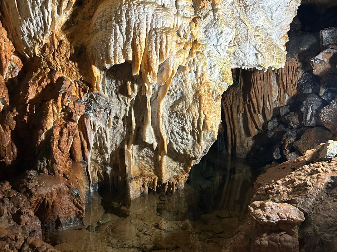 Grotta dei Dossi-Villanova Mondovi必去景点