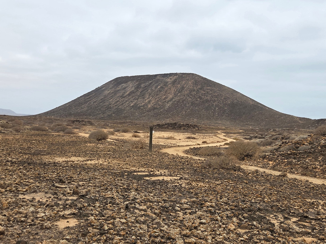 Montaña De La Caldera-科拉雷侯必去景点