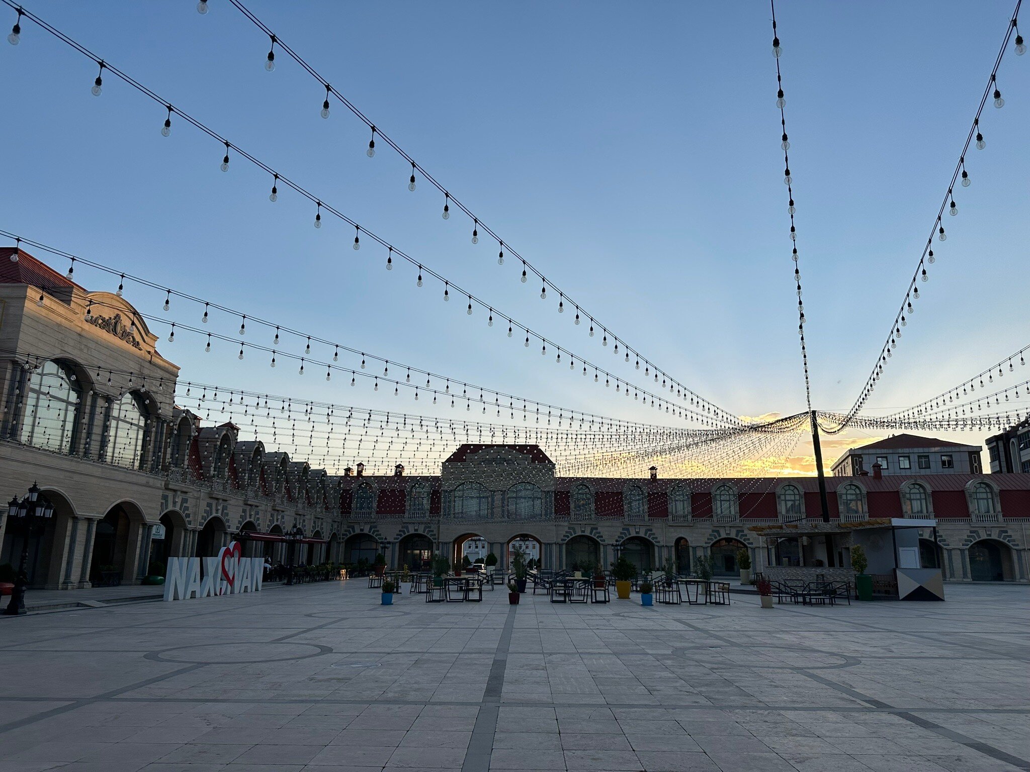 Saat Meydani Nakhchivan-官方