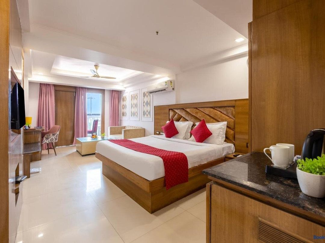 Hotel Lotus Paradise - Front Of Parker Mall