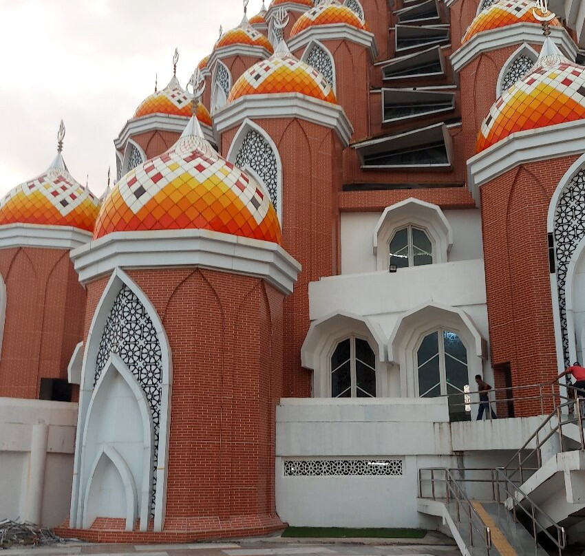 Makassar Mosque with 99 domes-孟加锡必去景点