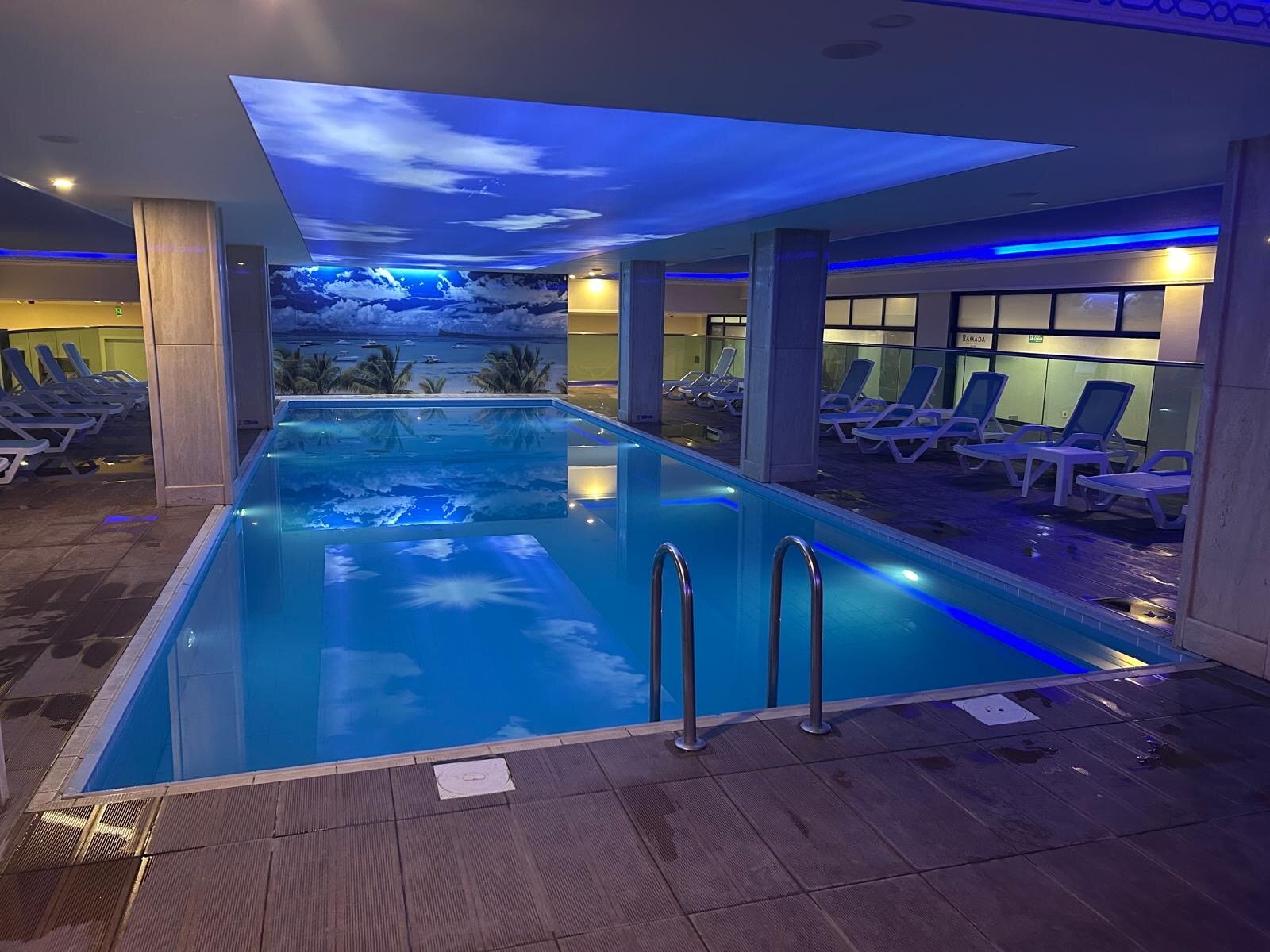 Ramada Plaza by Wyndham Silivri-泳池