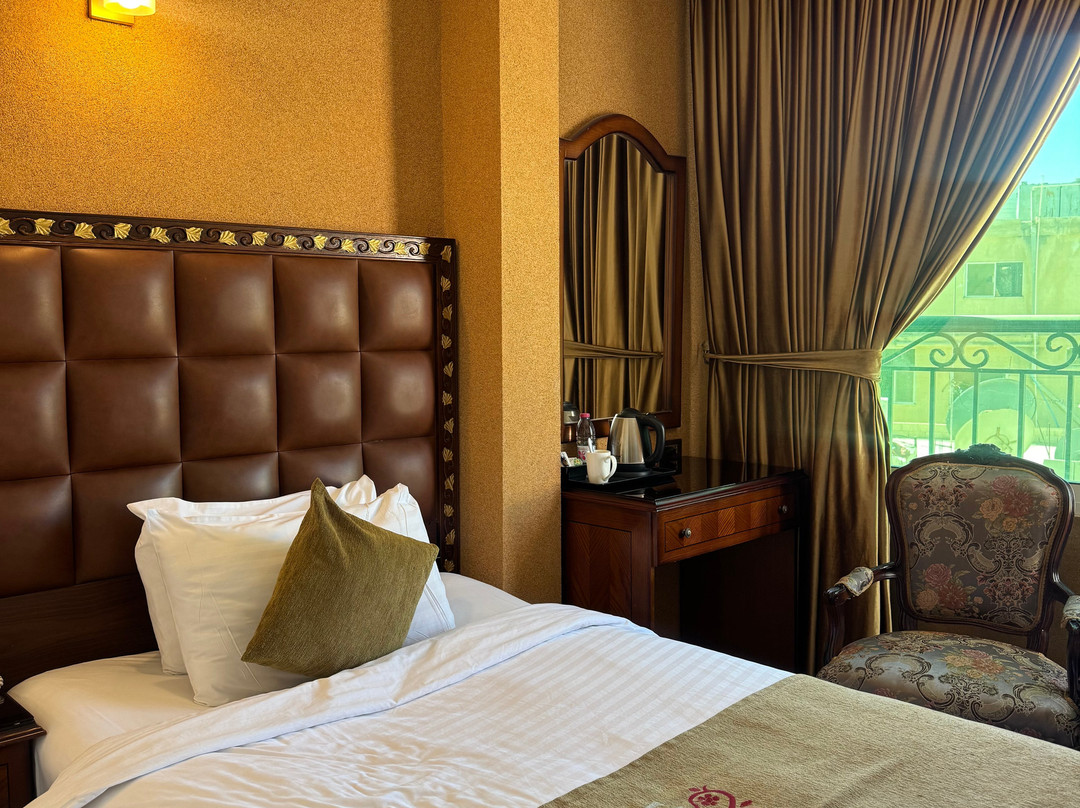 Town Season Hotel主图