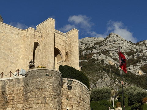 Eden Rent & Tours-地拉那必去景点