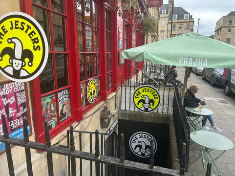 The Jesters Comedy Club-巴斯必去景点