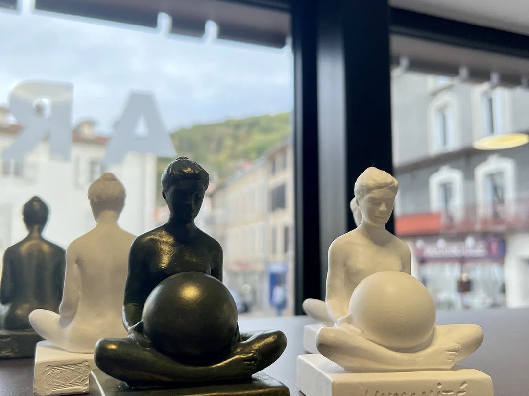 La Jeune Femme et Le Monde  - Nicolas Kessler - 1999