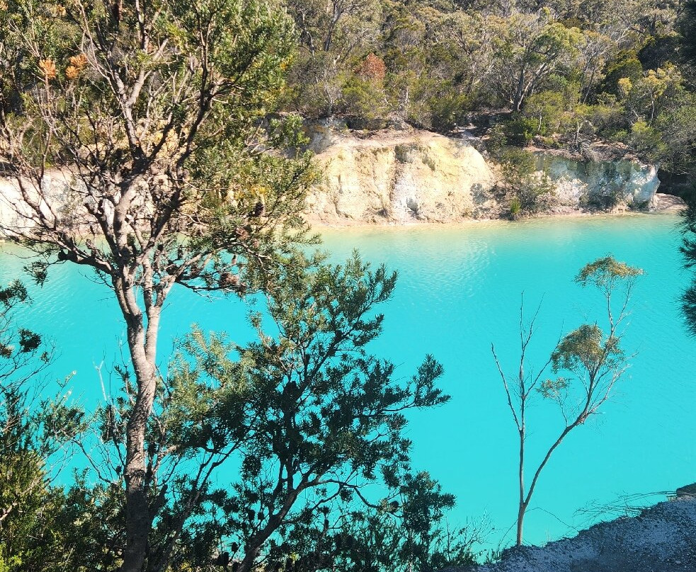 Little Blue Lake-South Mount Cameron必去景点