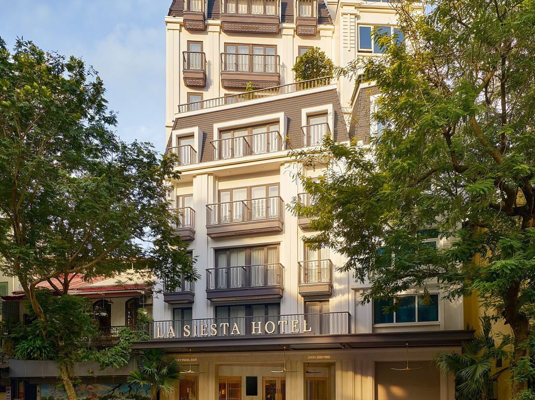 La Siesta Premium Lakeside Hanoi Hotel
