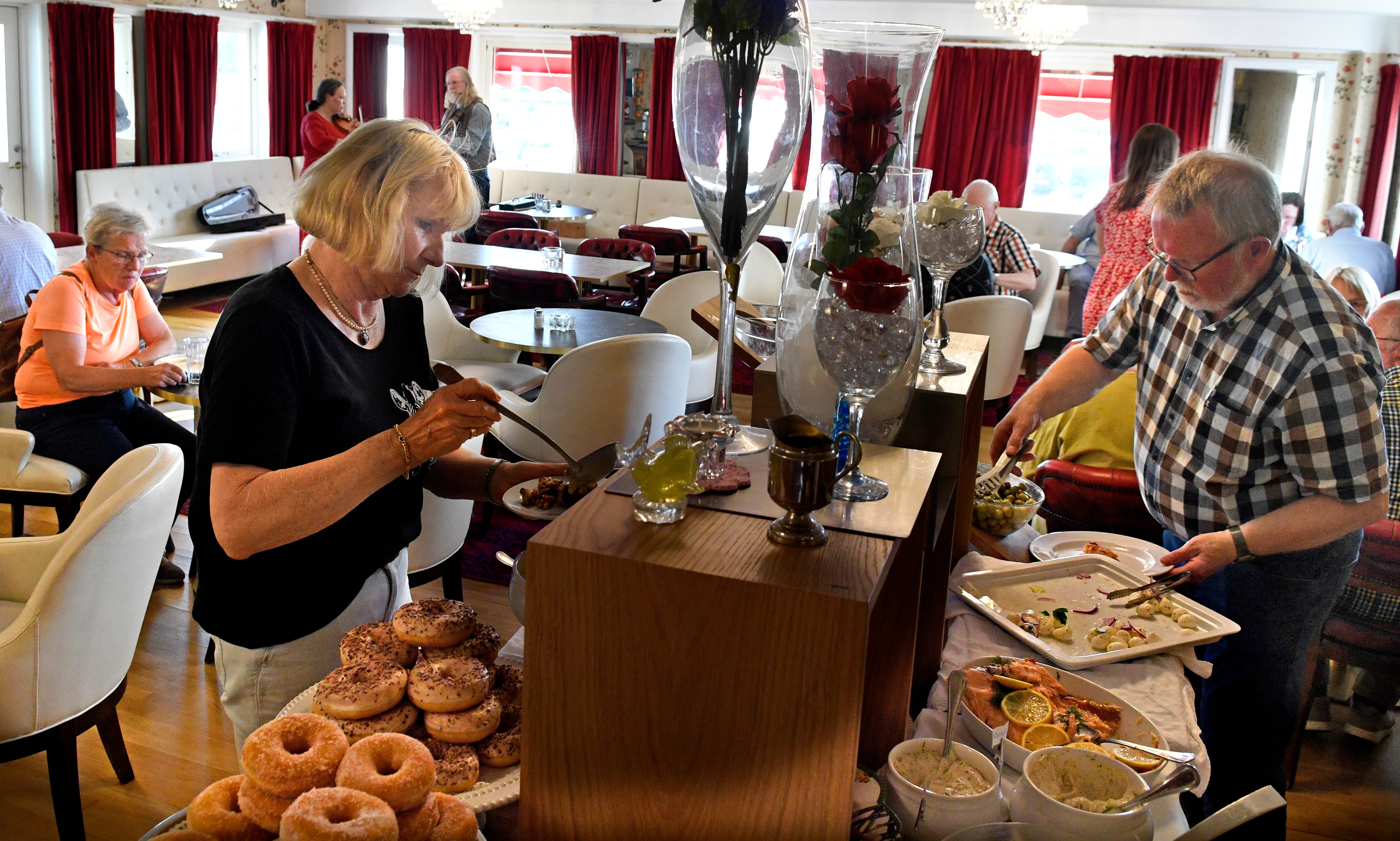 Hotell Vänerport-餐饮