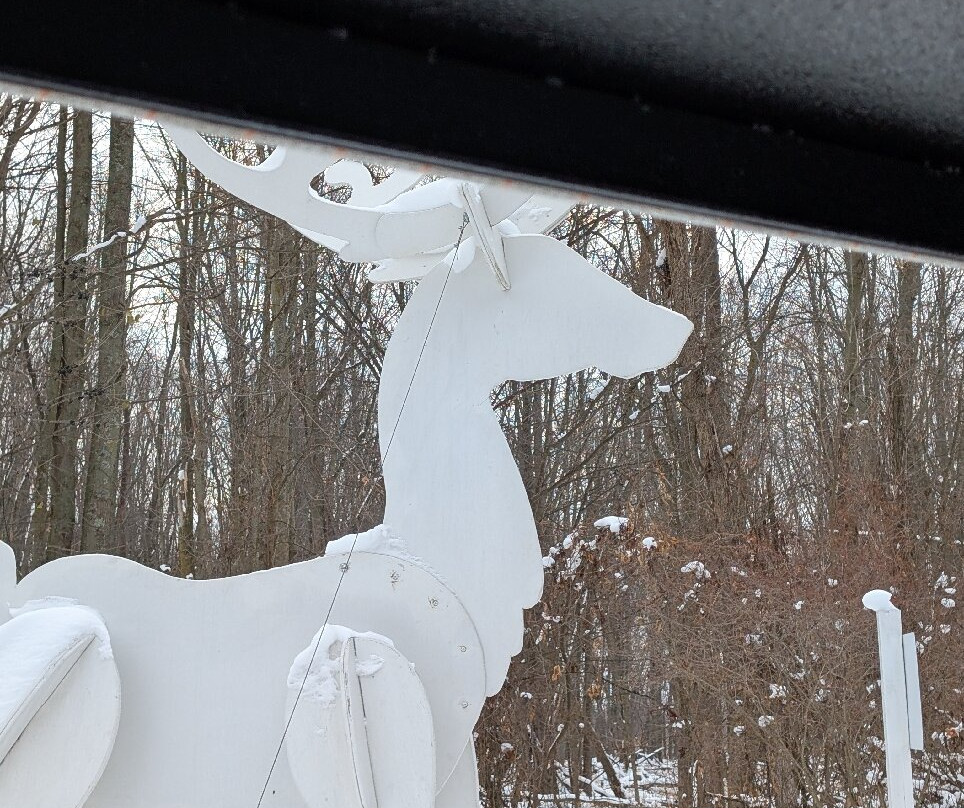 Rooftop Landing Reindeer Farm-Clare必去景点