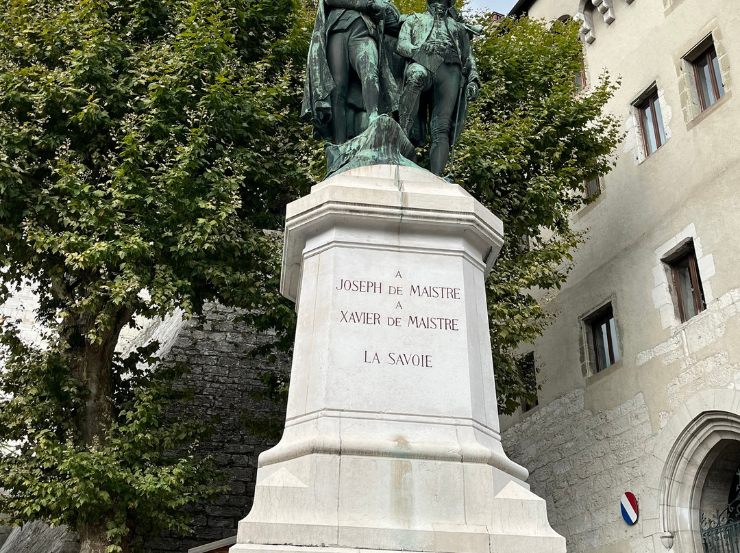 Statue des Freres De Maistre-尚贝里必去景点