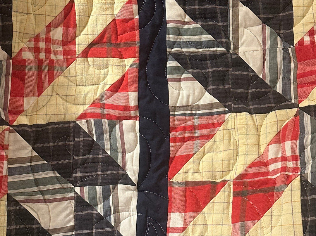 Log Cabin Quilt Shop & Fabrics-Bird in Hand必去景点