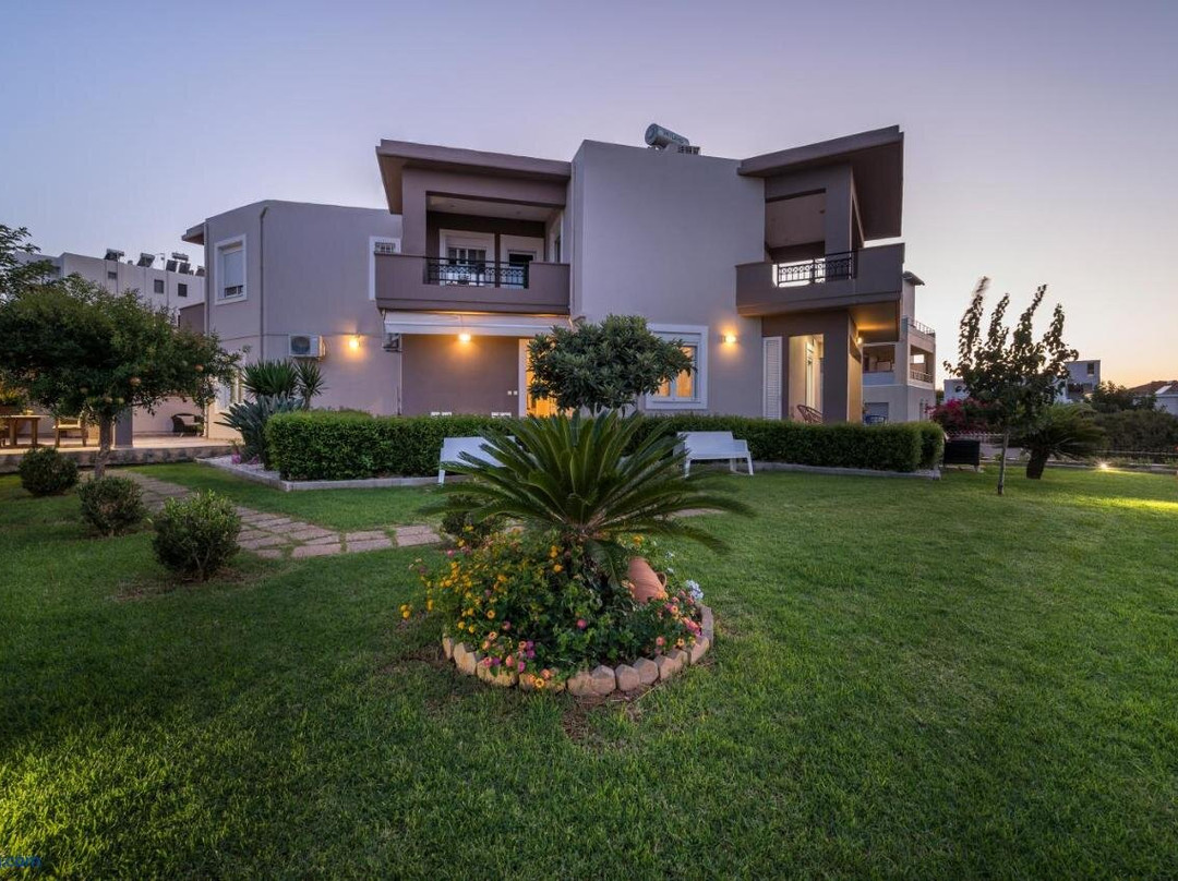 Tholos Apartments