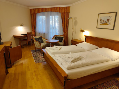 瑞地豪斯温泉酒店主图