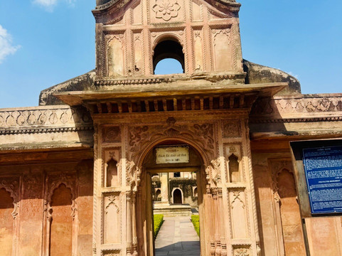 Maharaja Gangadhar Rao ki Chatri-Jhansi必去景点