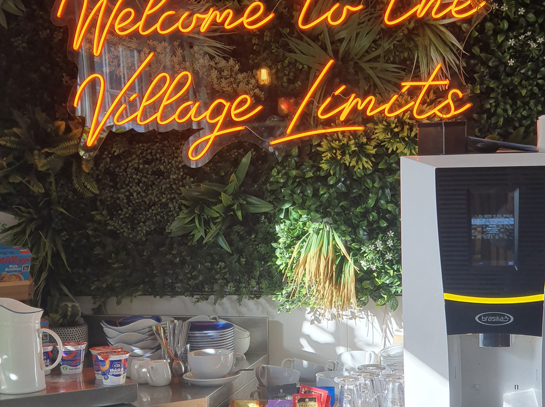 Village Limits主图