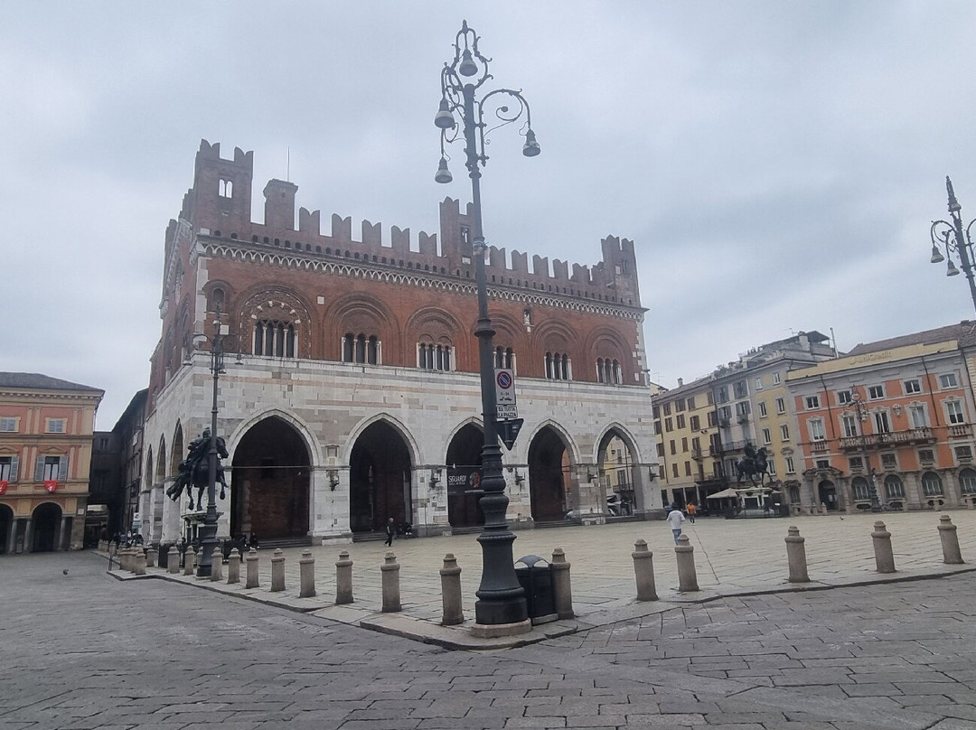 Piazza Cavalli-皮亚琴察必去景点