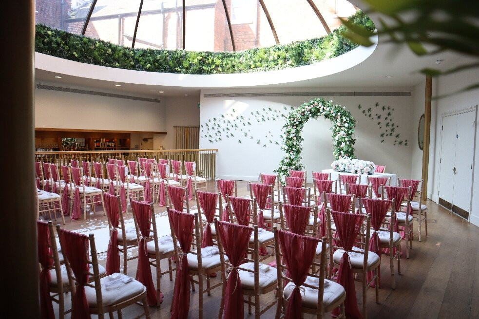 林肯白鹿酒店主图