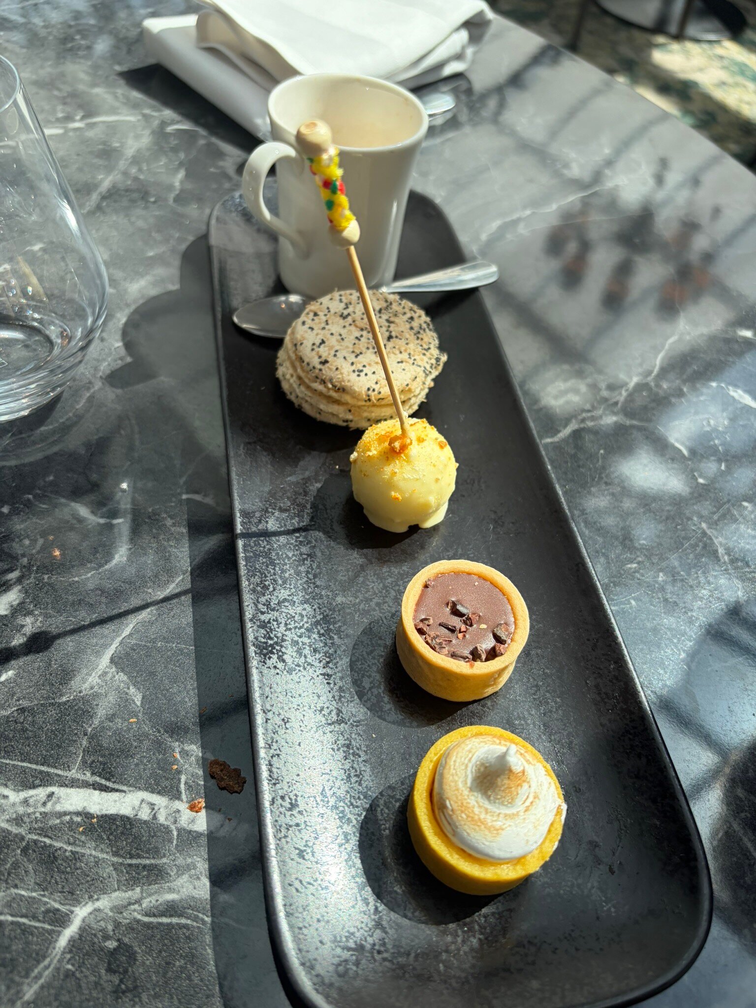 阿巴耶维勒内弗酒店-旅行者