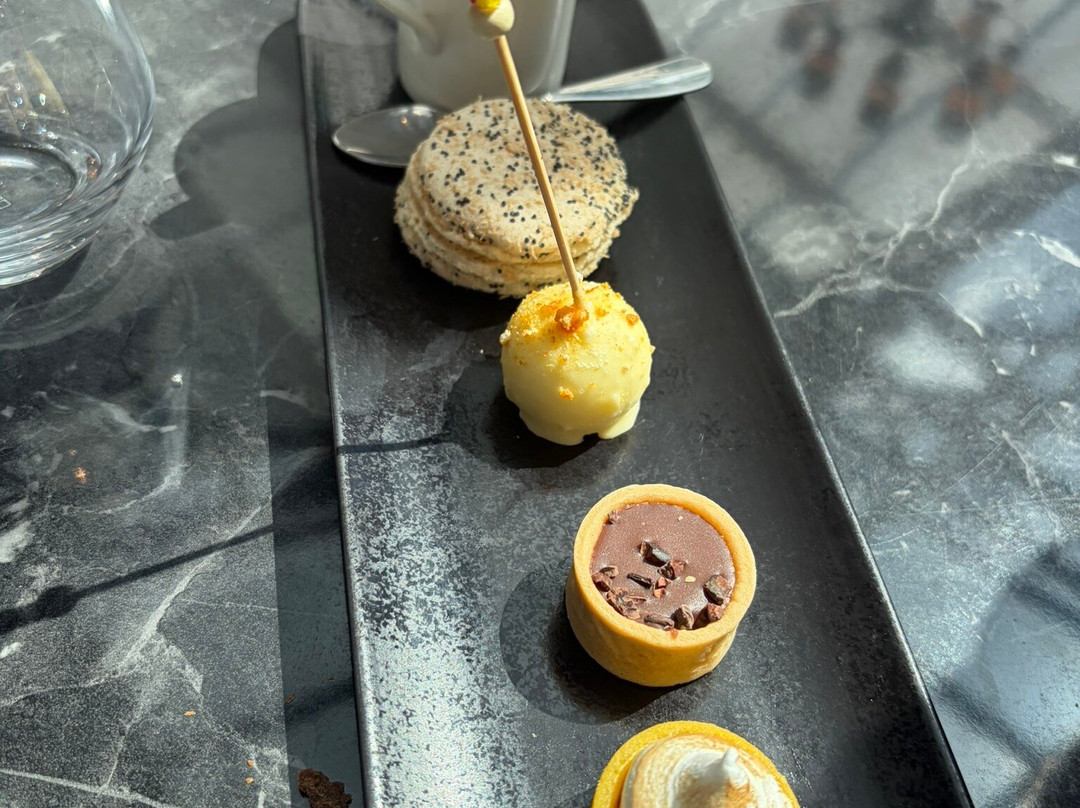 阿巴耶维勒内弗酒店主图