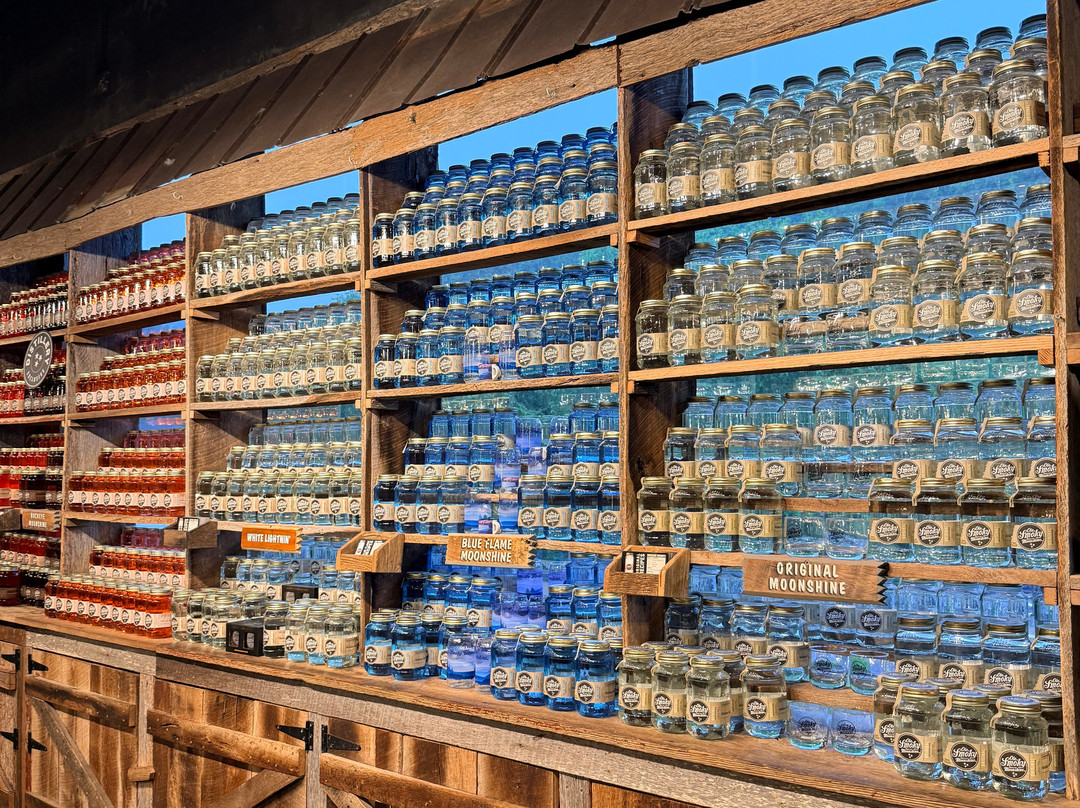 Ole Smoky Distillery - The Holler-盖林柏格必去景点