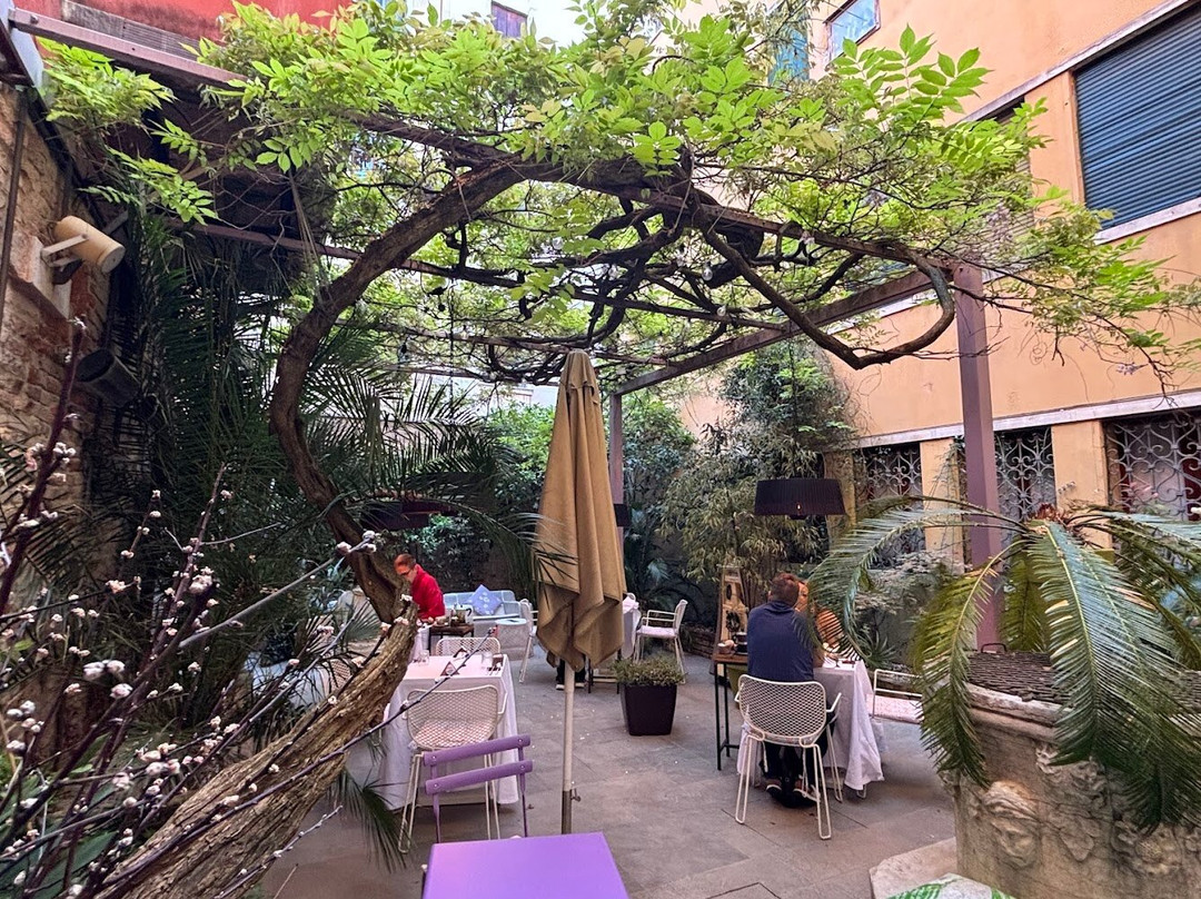 加布里埃拉庭院酒店主图