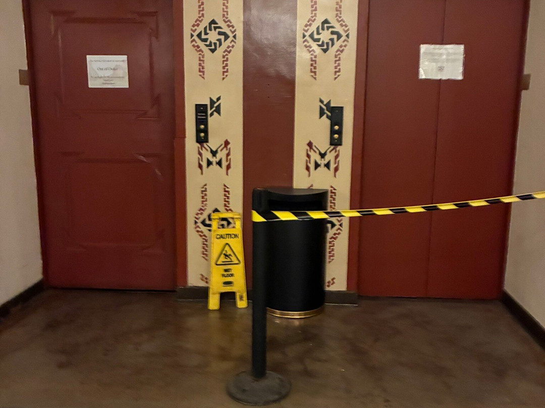 阿赫瓦尼酒店主图