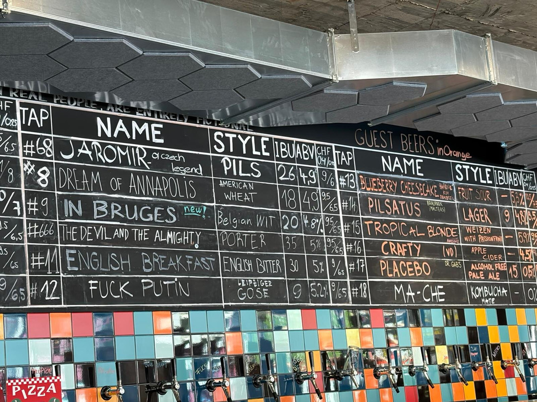 Crustopia Pizza | Pub