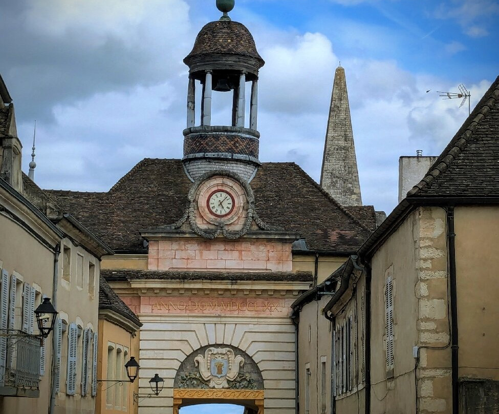 Porte De L'horloge-Givry必去景点