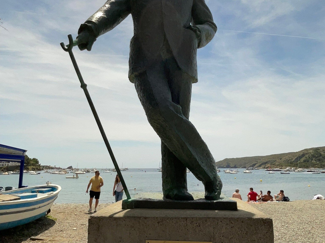 Salvador Dali Statue-卡达克斯必去景点