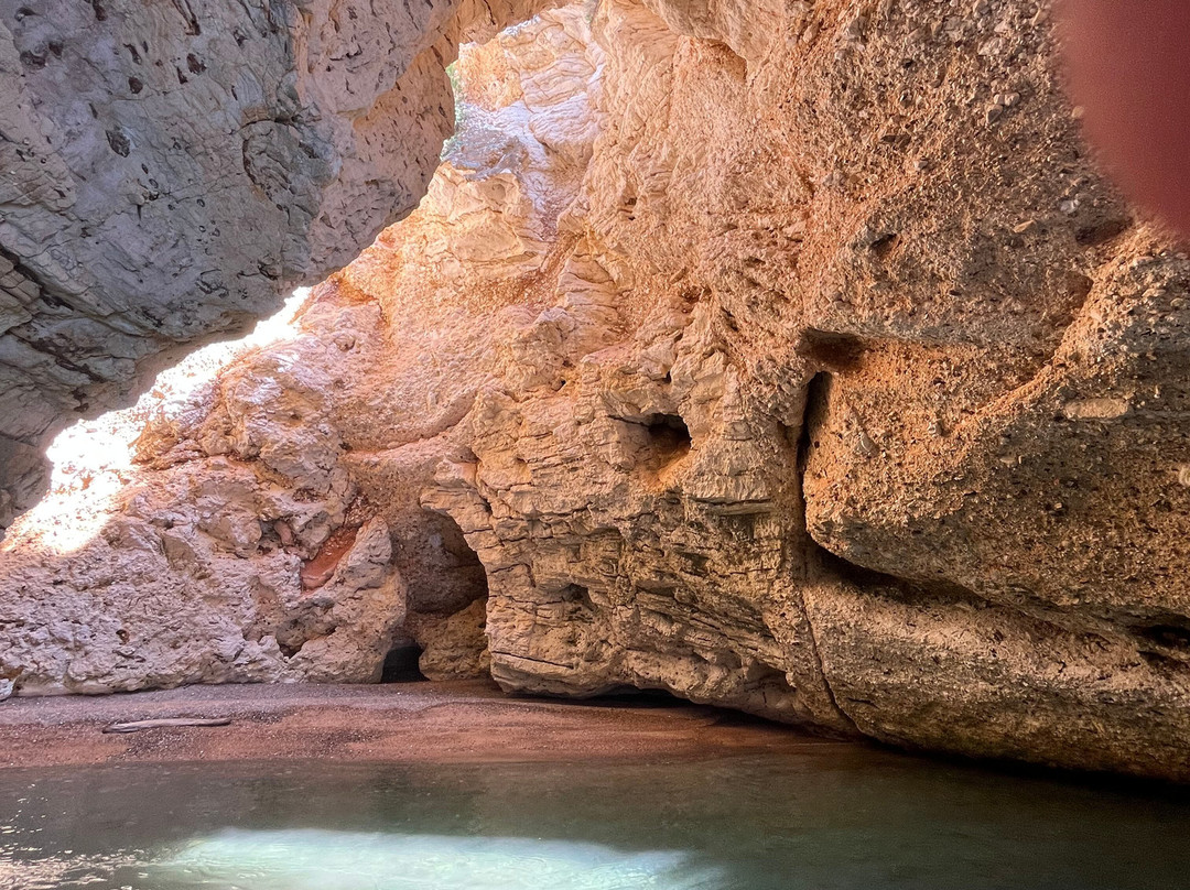 Costante Nicola Agenzia Tour Delle Grotte-佩斯基奇必去景点