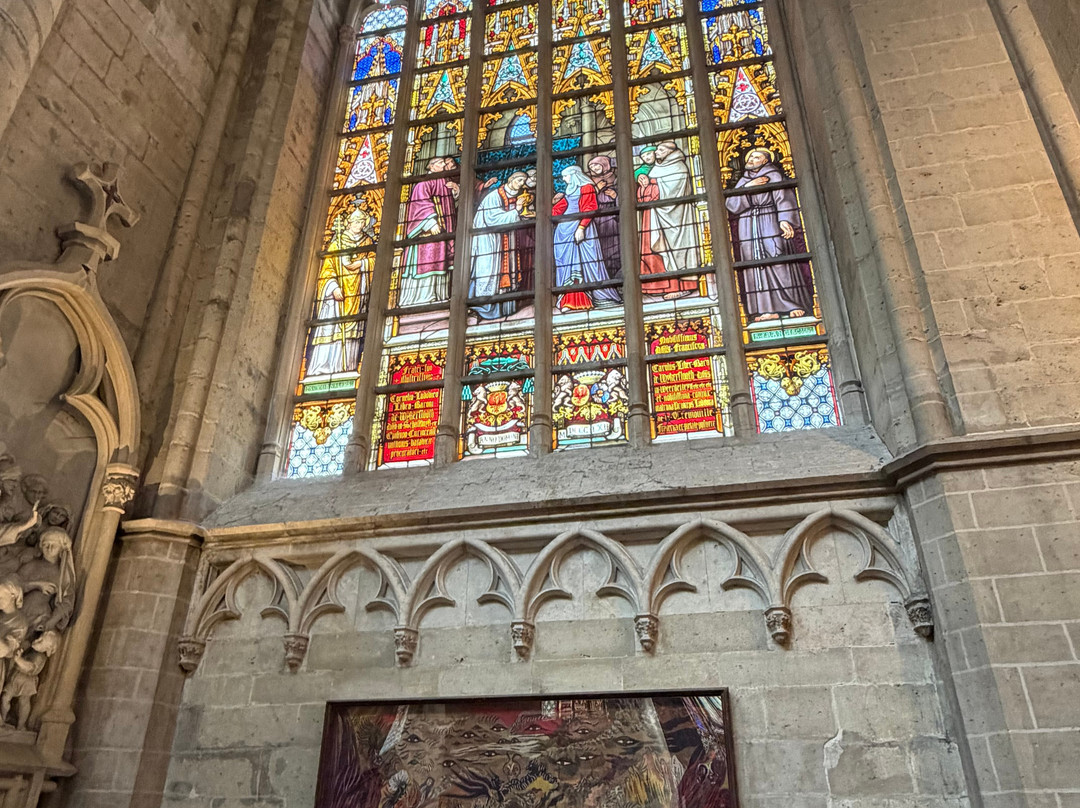 圣弥额尔圣古都勒主教座堂（Cathedrale St-Michel et Ste-Gudule）-布鲁塞尔必去景点
