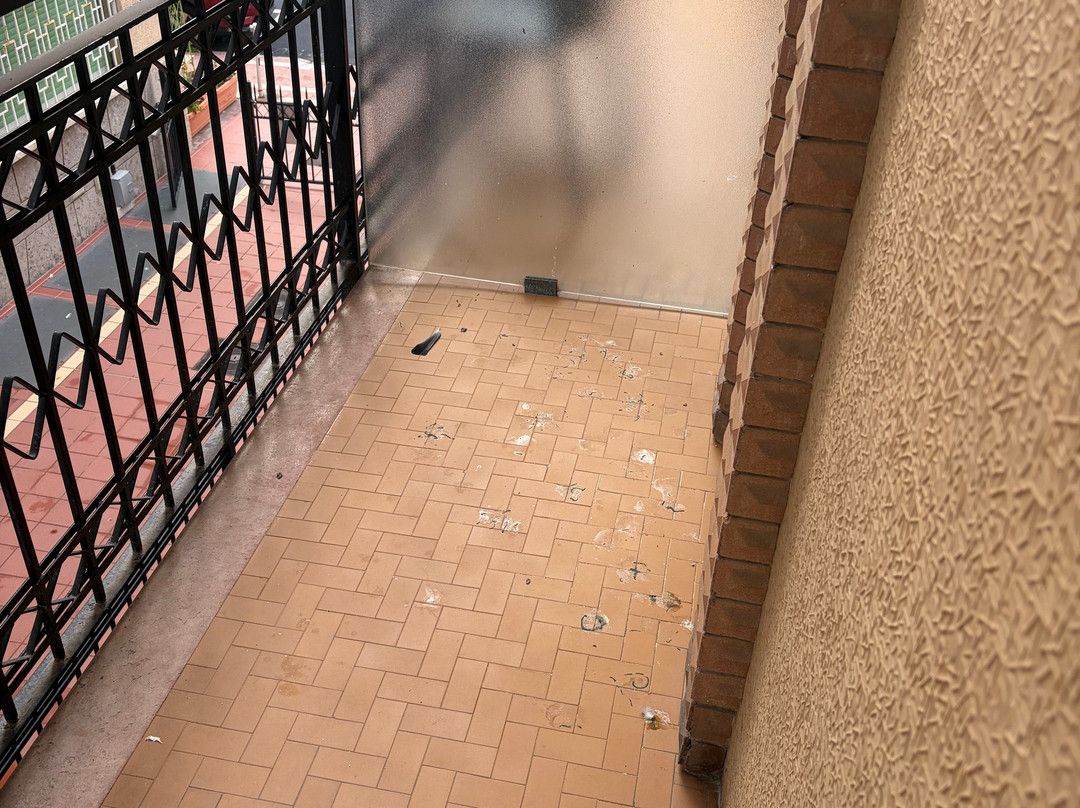 日瓦酒店主图