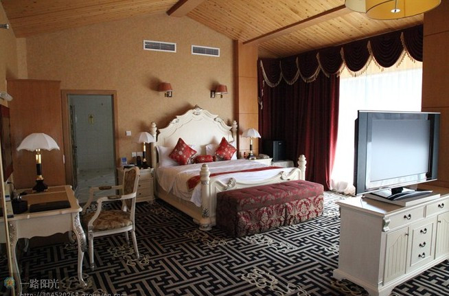 泸沽湖假日酒店主图