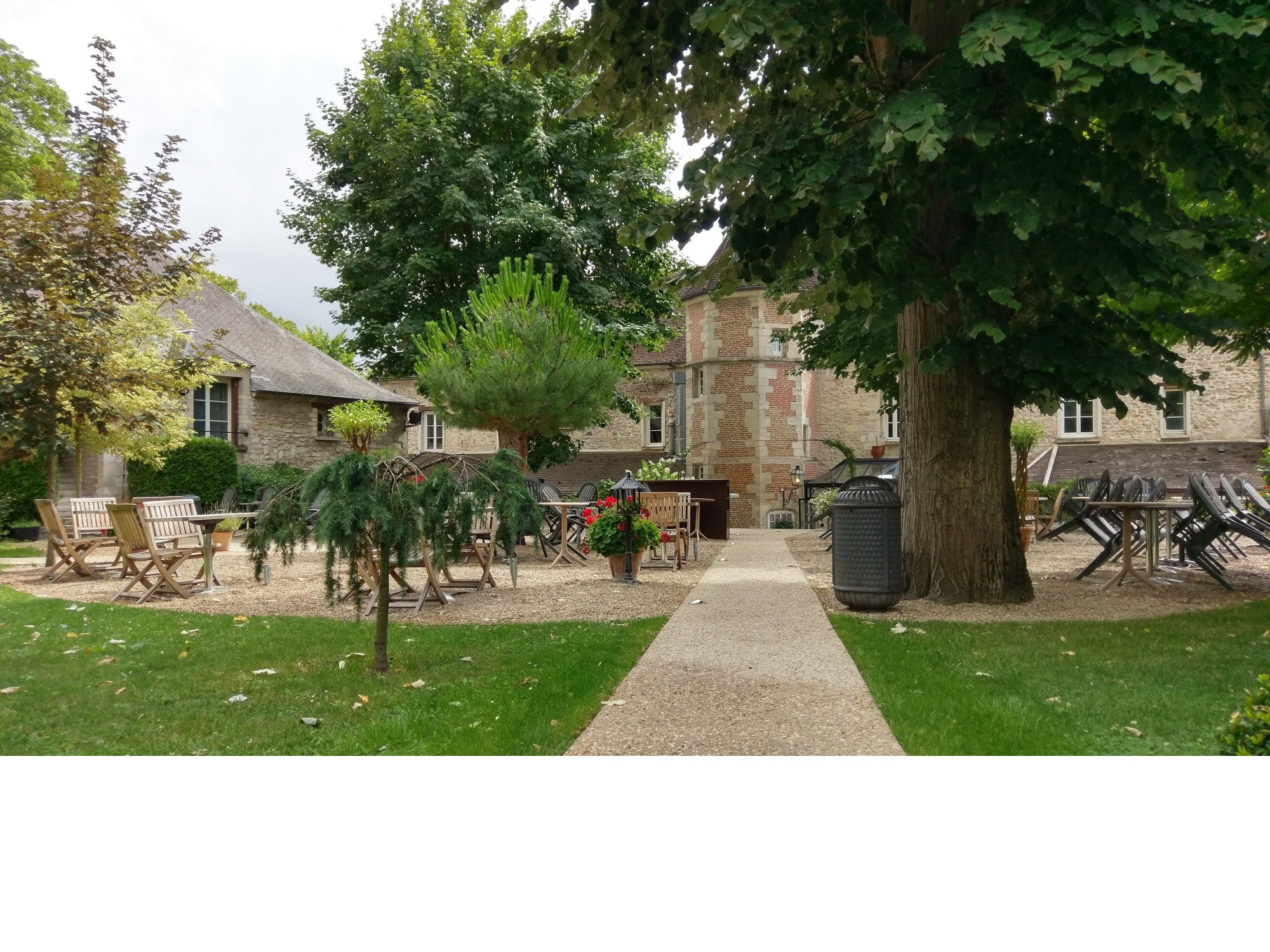 Hostellerie de la Porte-Bellon-官方