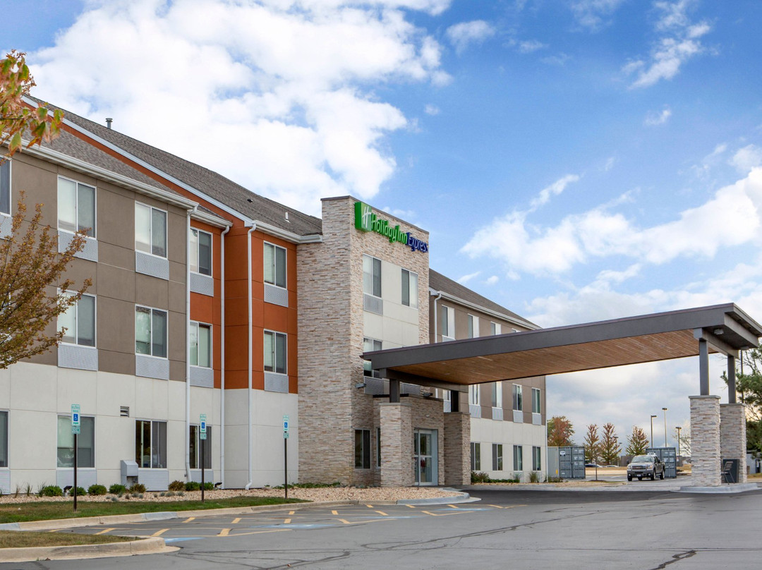 Holiday Inn Express & Suites Chicago West - St Charles By IHG主图
