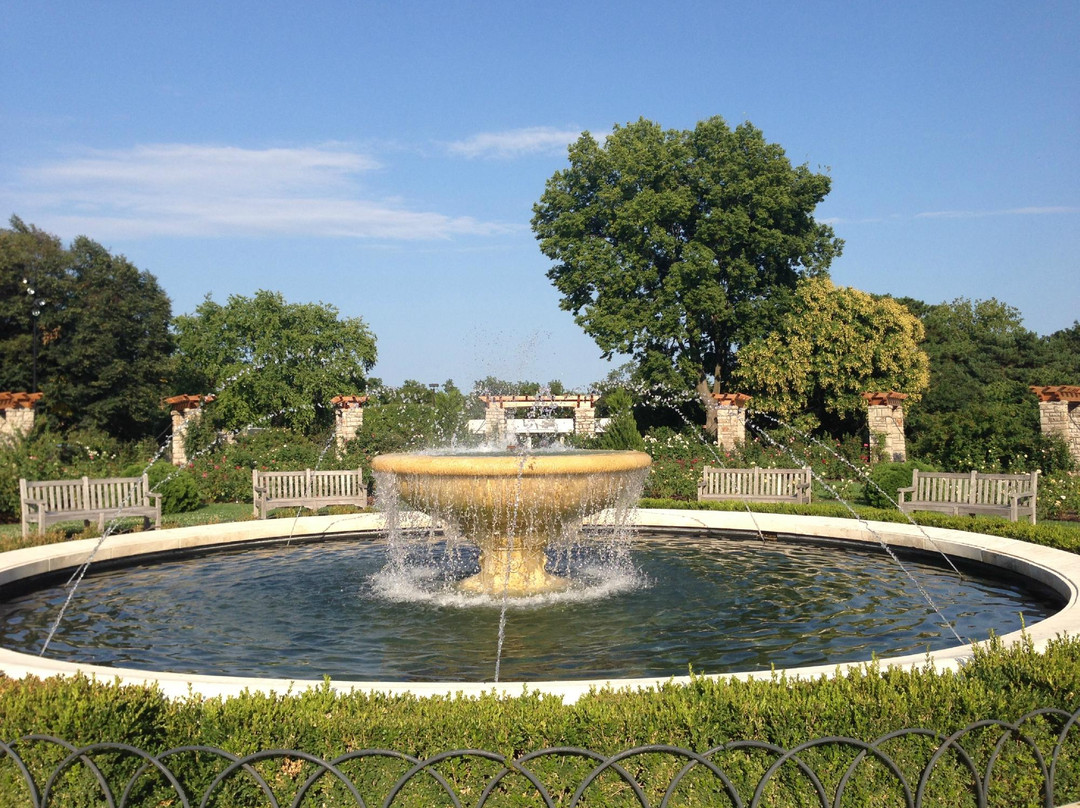 Laura Conyers Smith Rose Garden in Loose Park景点图片