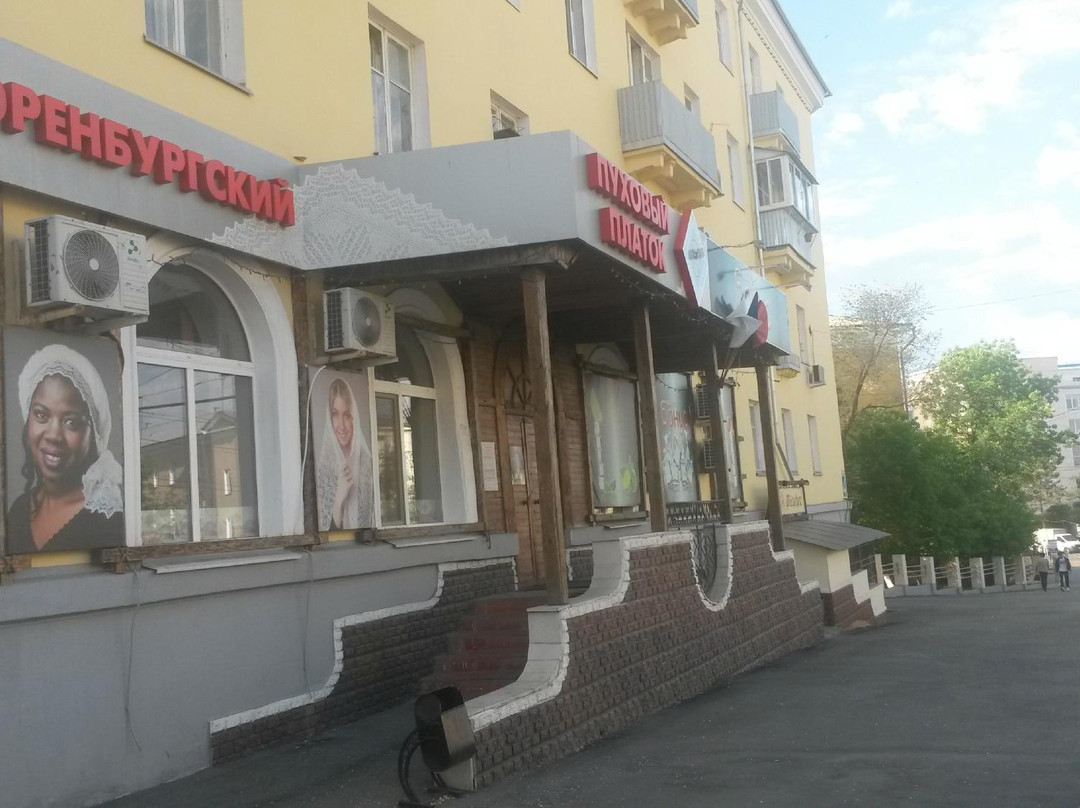 Shop Orenburg Fur Scarf-Orenburg必去景点