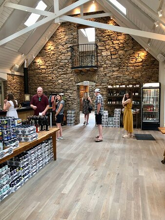 Potter's Craft Cider at The Bridge Progressive Arts Initiative-夏洛茨维尔必去景点