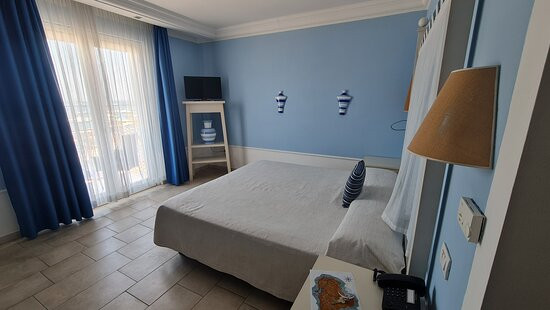 里维埃拉酒店主图