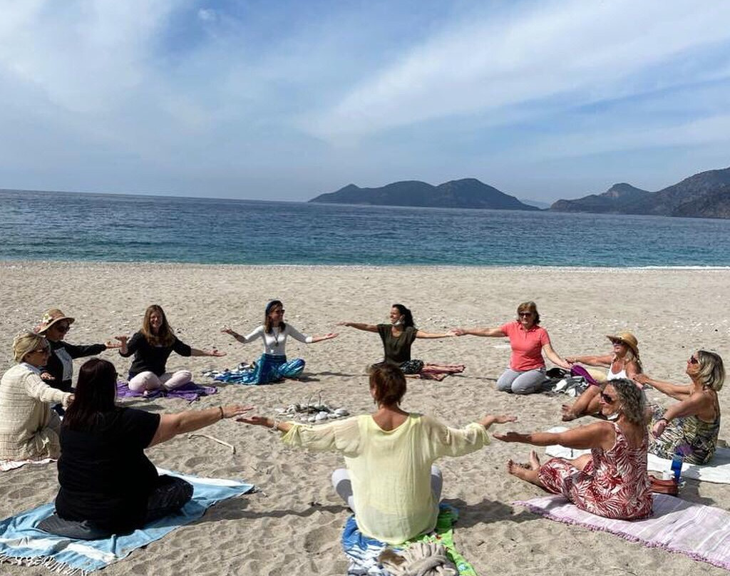 Yoga With Eagle景点图片