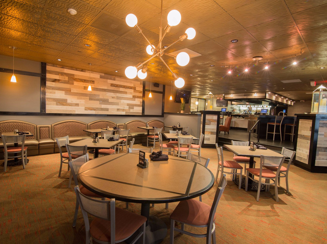 Eldridge旅游景点-1 Hundred West