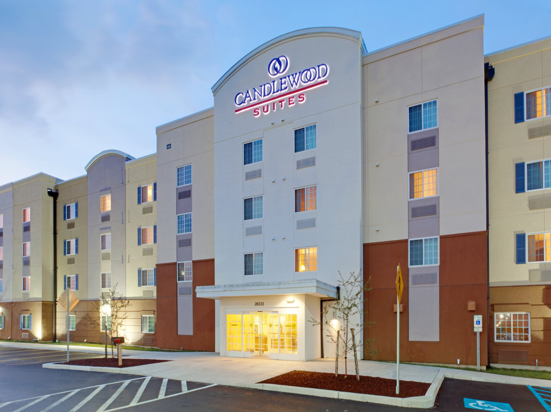 勒雷沃特敦烛木套房酒店主图