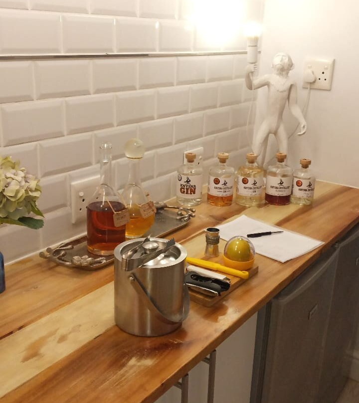 One on Bollard主图