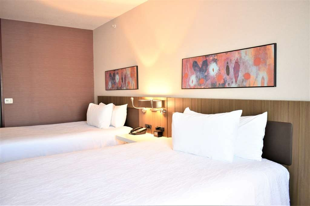 奥科诺默沃克希尔顿花园旅馆主图