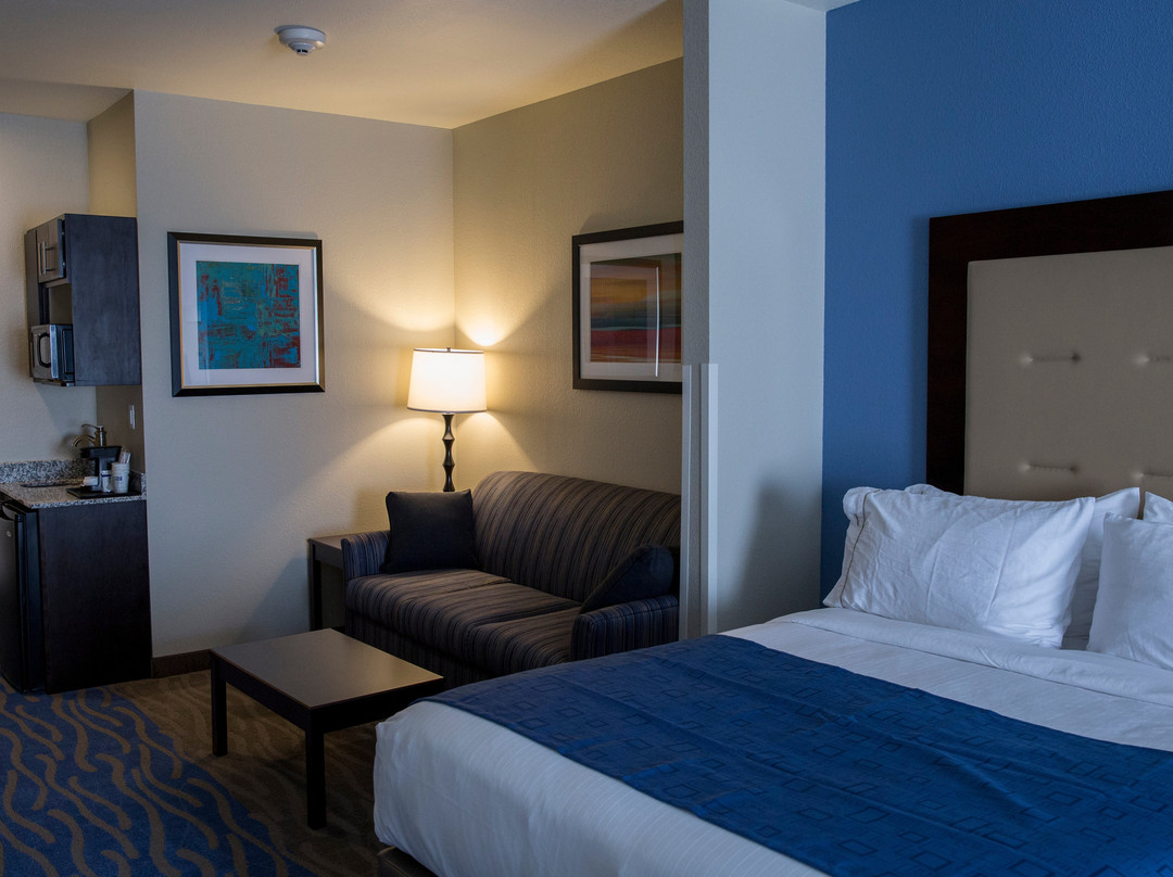 Holiday Inn Express & Suites Edwardsville By IHG主图