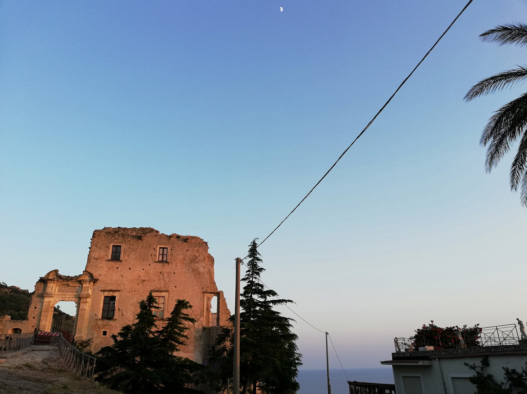 Castello Della Valle-Fiumefreddo Bruzio必去景点