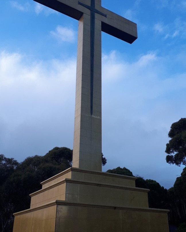 Mount Macedon Memorial Cross-马其顿山必去景点