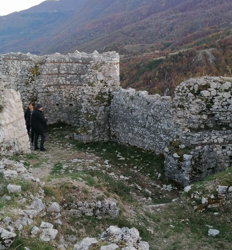 Castello di Roccamandolfi-Roccamandolfi必去景点